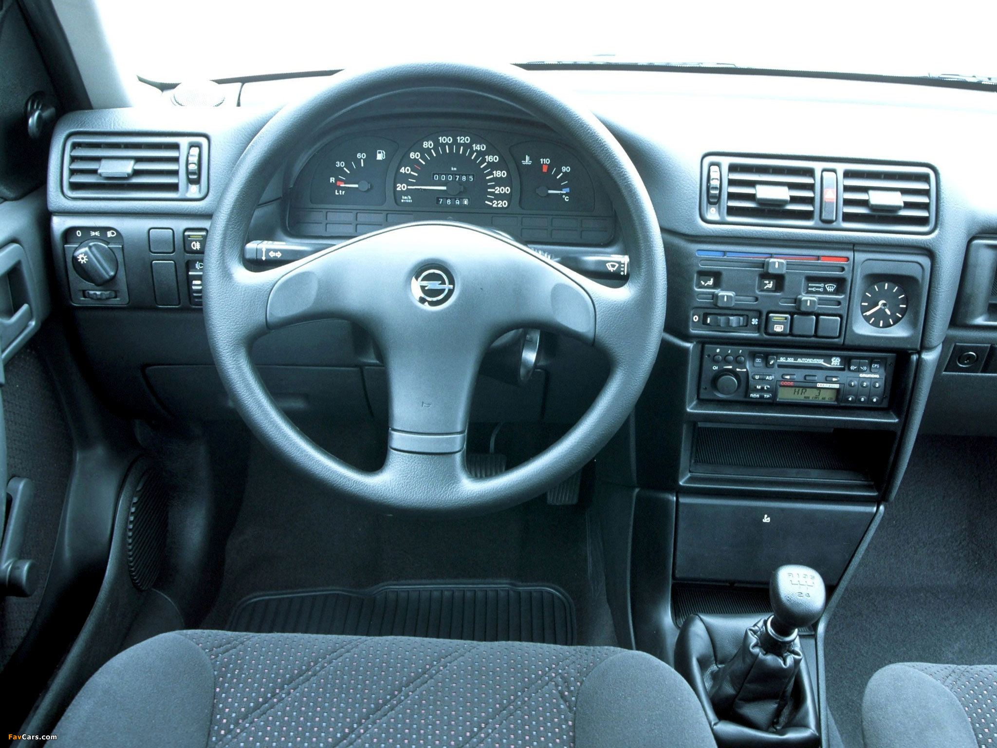 Pictures of Opel Vectra GT Hatchback (A) 1992–94 (2048 x 1536)