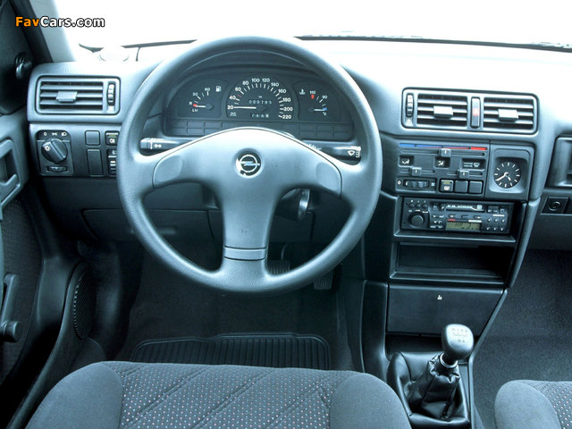 Pictures of Opel Vectra GT Hatchback (A) 1992–94 (640 x 480)