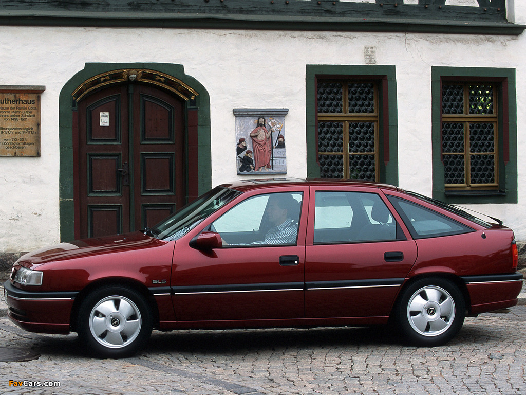 Opel Vectra Hatchback (A) 1992–95 wallpapers (1024 x 768)