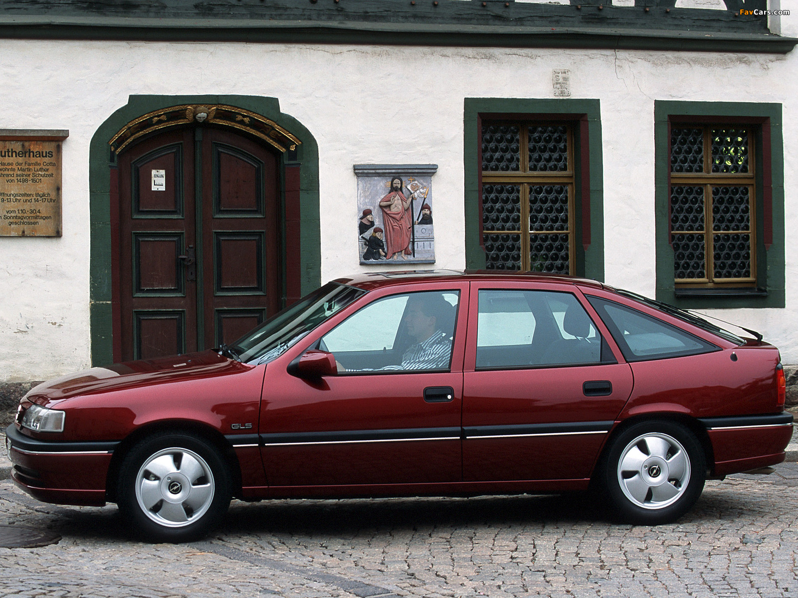 Opel Vectra Hatchback (A) 1992–95 wallpapers (1600 x 1200)