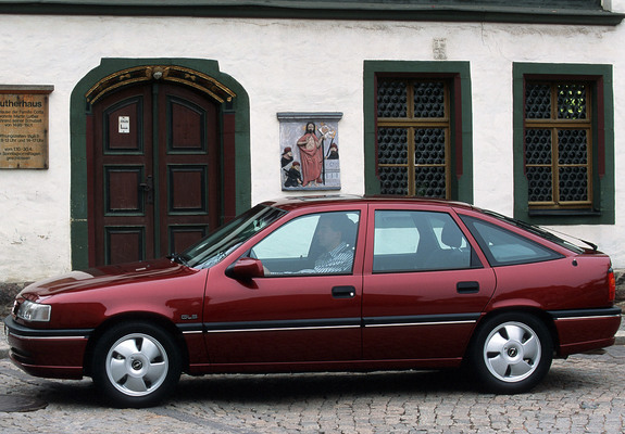 Opel Vectra Hatchback (A) 1992–95 wallpapers