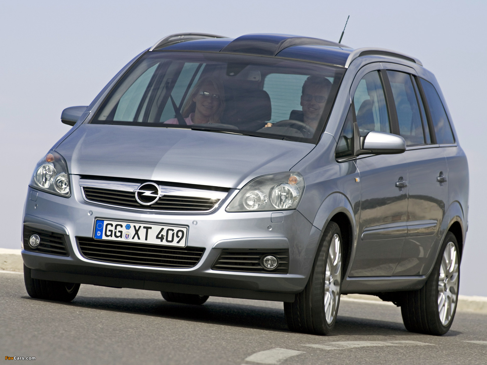 Images of Opel Zafira 2.0 Turbo (B) 2005–08 (1600 x 1200)
