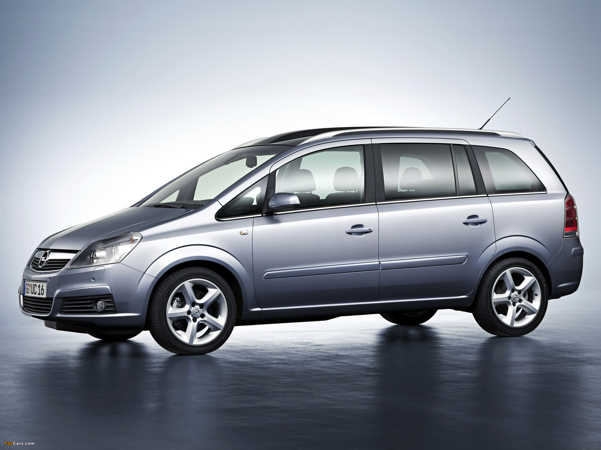 Images of Opel Zafira 2.0 Turbo (B) 2005–08 (2048 x 1536)