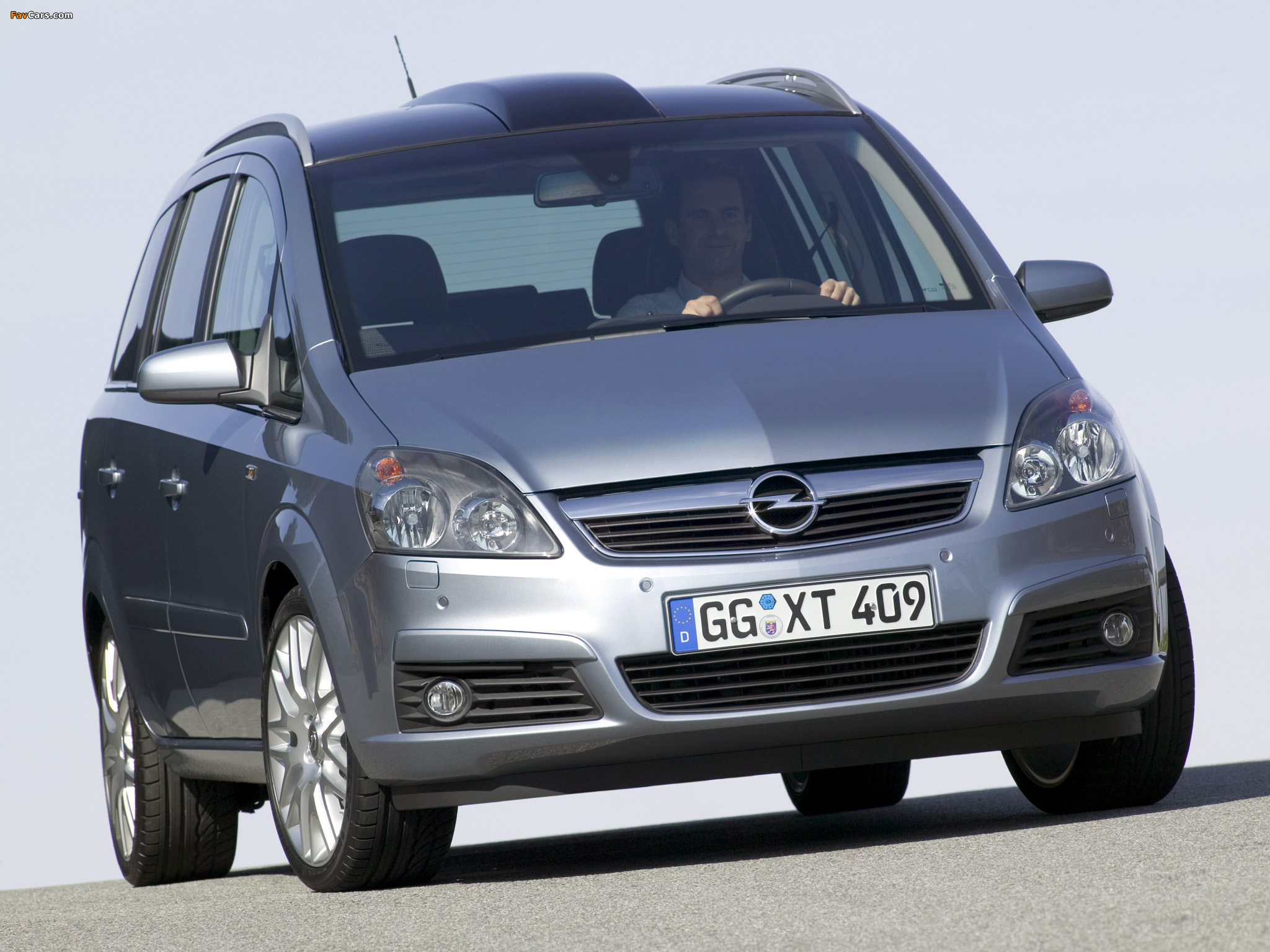 Opel Zafira 2.0 Turbo (B) 2005–08 images (2048 x 1536)