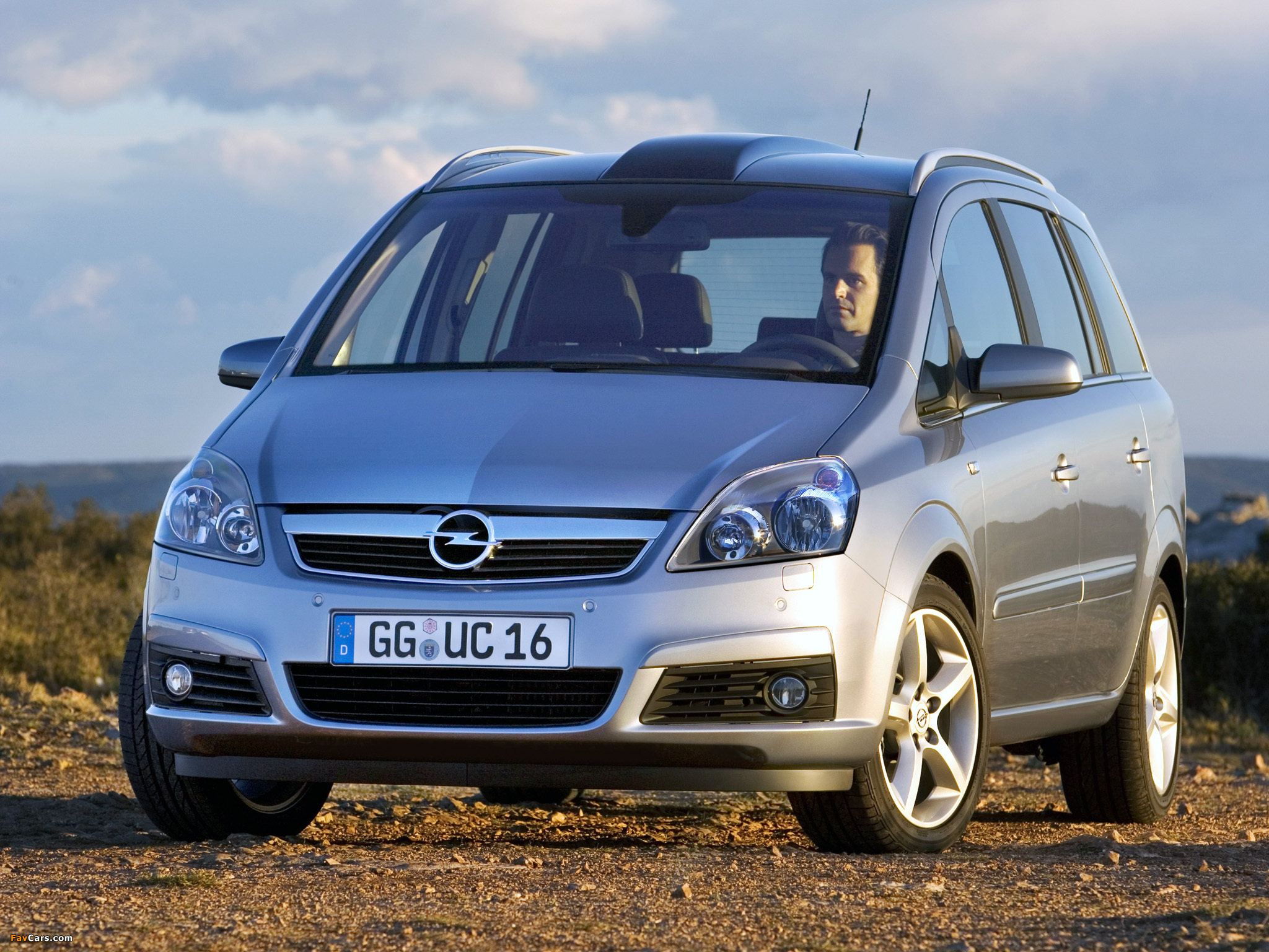 Opel Zafira 2.0 Turbo (B) 2005–08 photos (2048 x 1536)