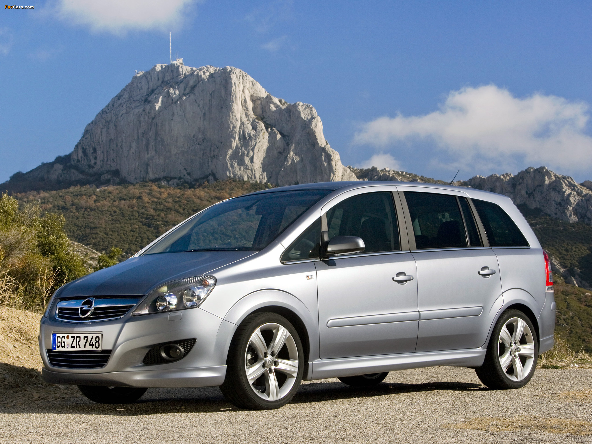 Opel Zafira (B) 2008 images (2048 x 1536)