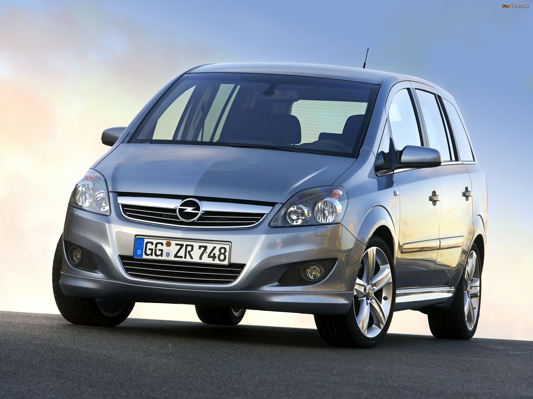 Opel Zafira (B) 2008 images (2048 x 1536)