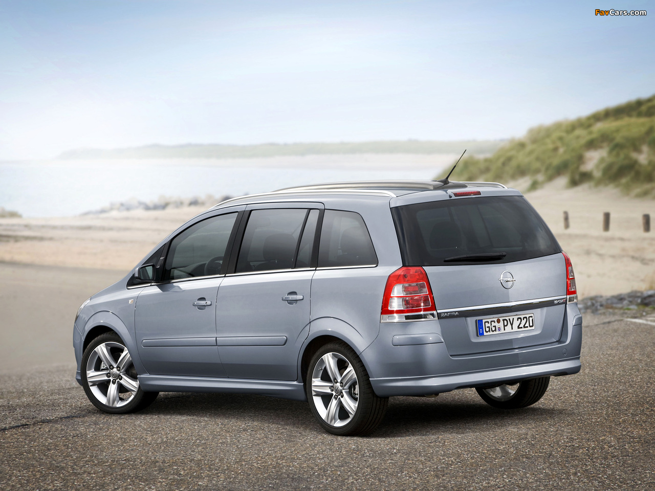 Opel Zafira (B) 2008 photos (1280 x 960)