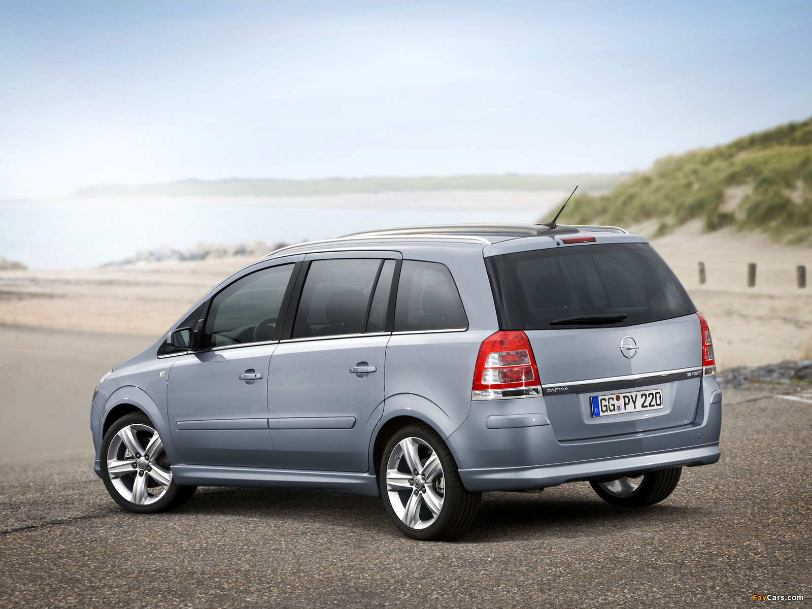 Opel Zafira (B) 2008 photos (1600 x 1200)