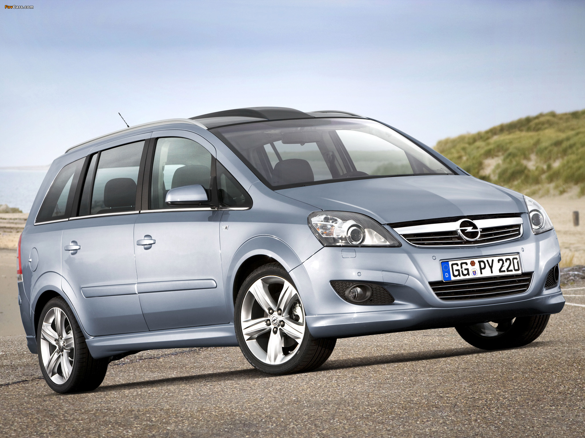 Opel Zafira (B) 2008 wallpapers (2048 x 1536)