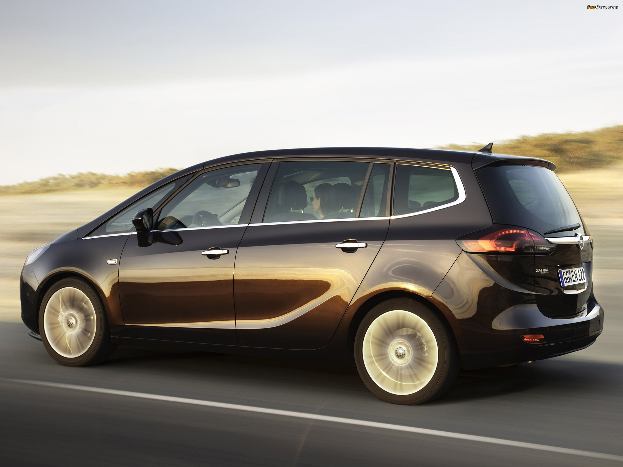 Opel Zafira Tourer (C) 2011 wallpapers (2048 x 1536)