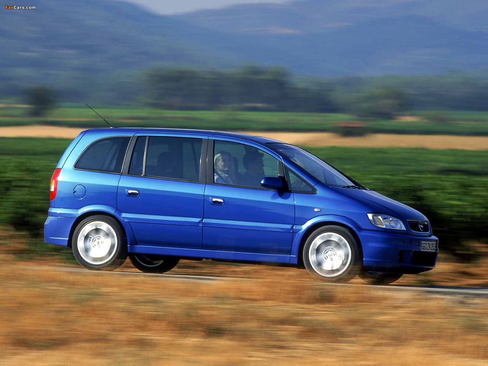 Pictures of Opel Zafira OPC (A) 2001–05 (1600 x 1200)