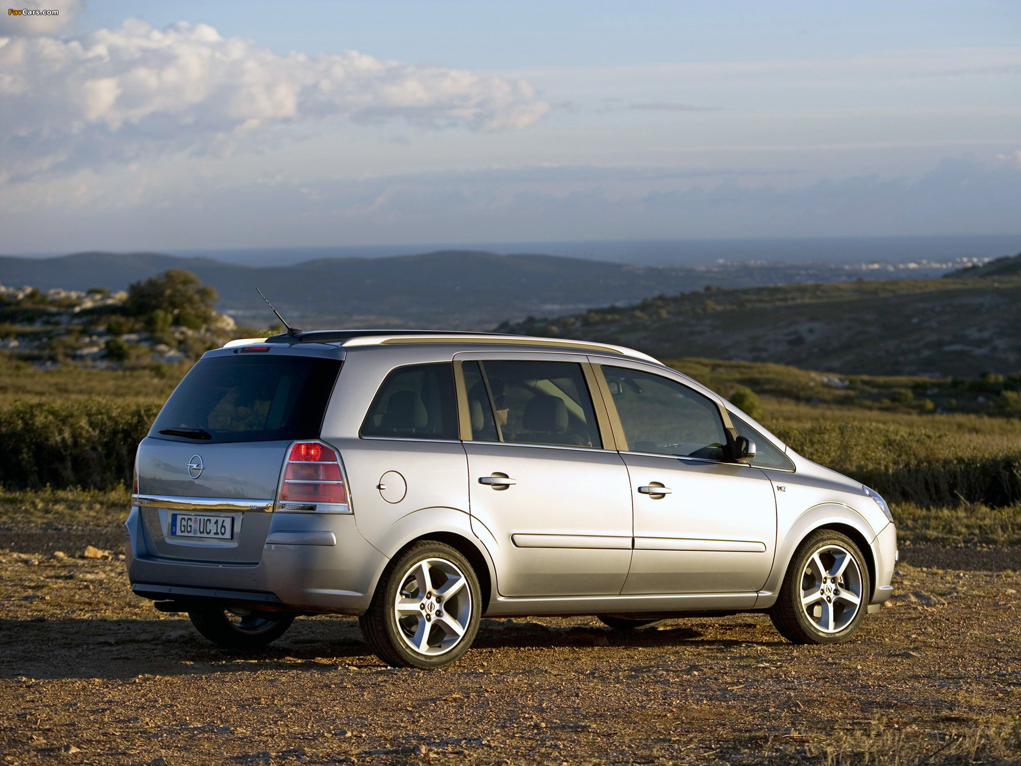 Pictures of Opel Zafira 2.0 Turbo (B) 2005–08 (2048 x 1536)