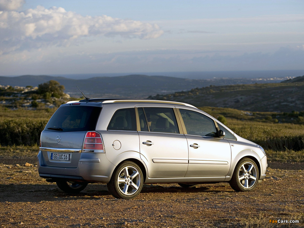 Pictures of Opel Zafira 2.0 Turbo (B) 2005–08 (1024 x 768)