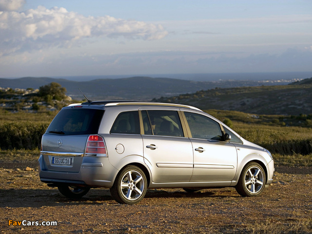 Pictures of Opel Zafira 2.0 Turbo (B) 2005–08 (640 x 480)