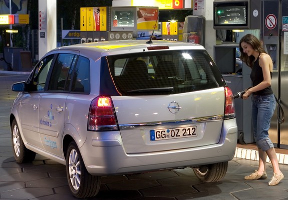 Pictures of Opel Zafira CNG (B) 2005–08