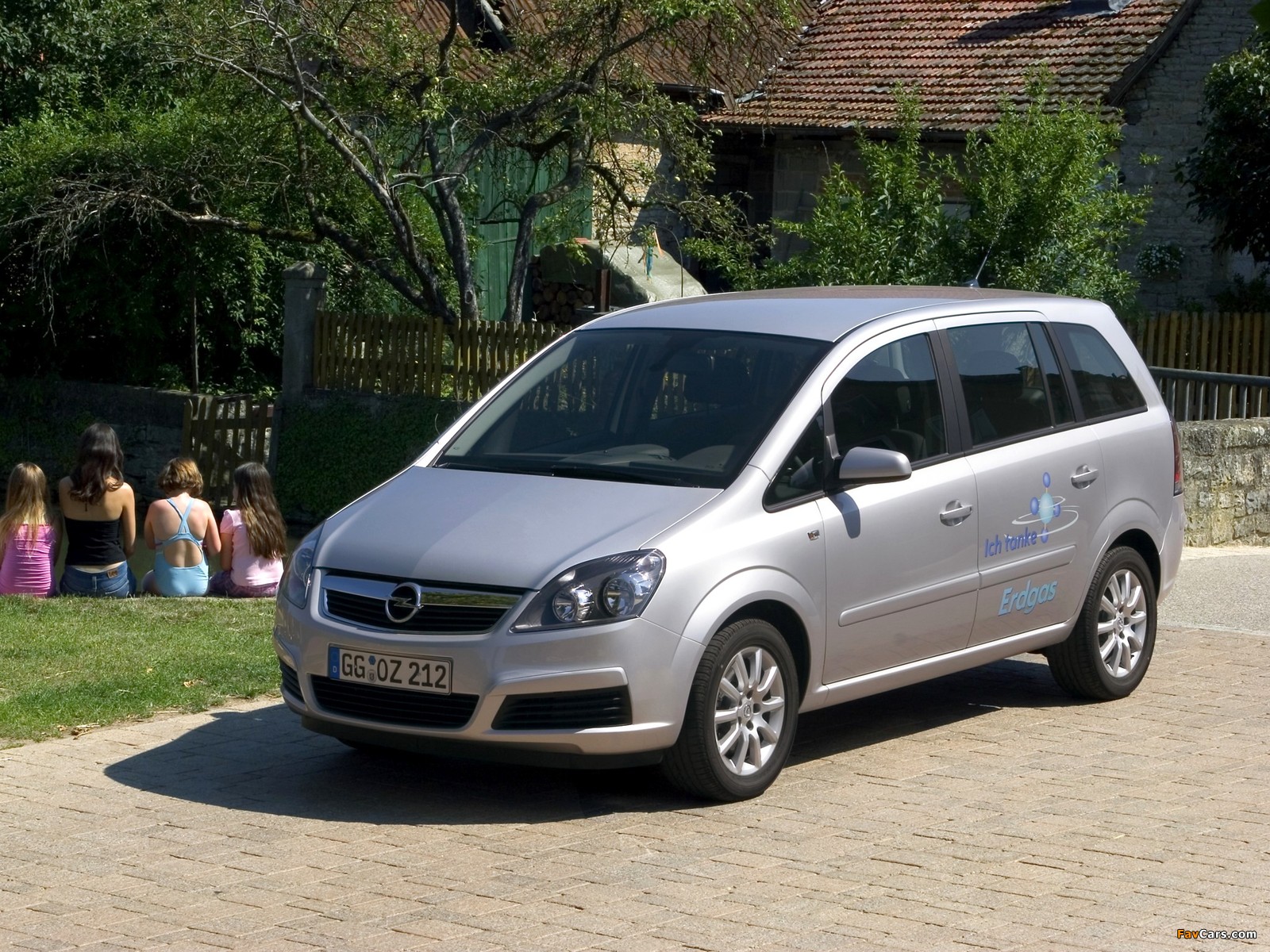 Pictures of Opel Zafira CNG (B) 2005–08 (1600 x 1200)
