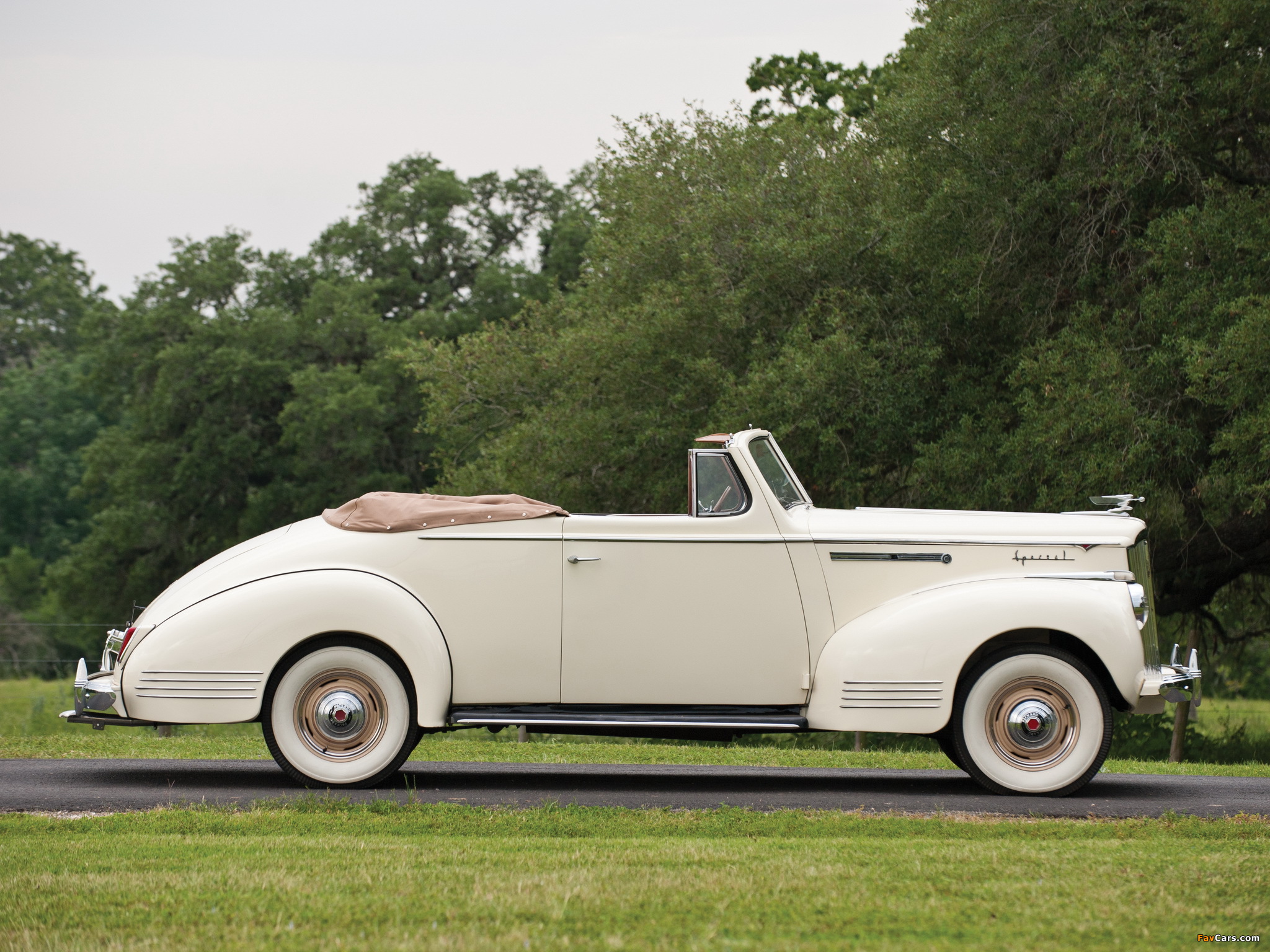 Images of Packard 110 Special Convertible (1900-1489DE) 1941 (2048 x 1536)
