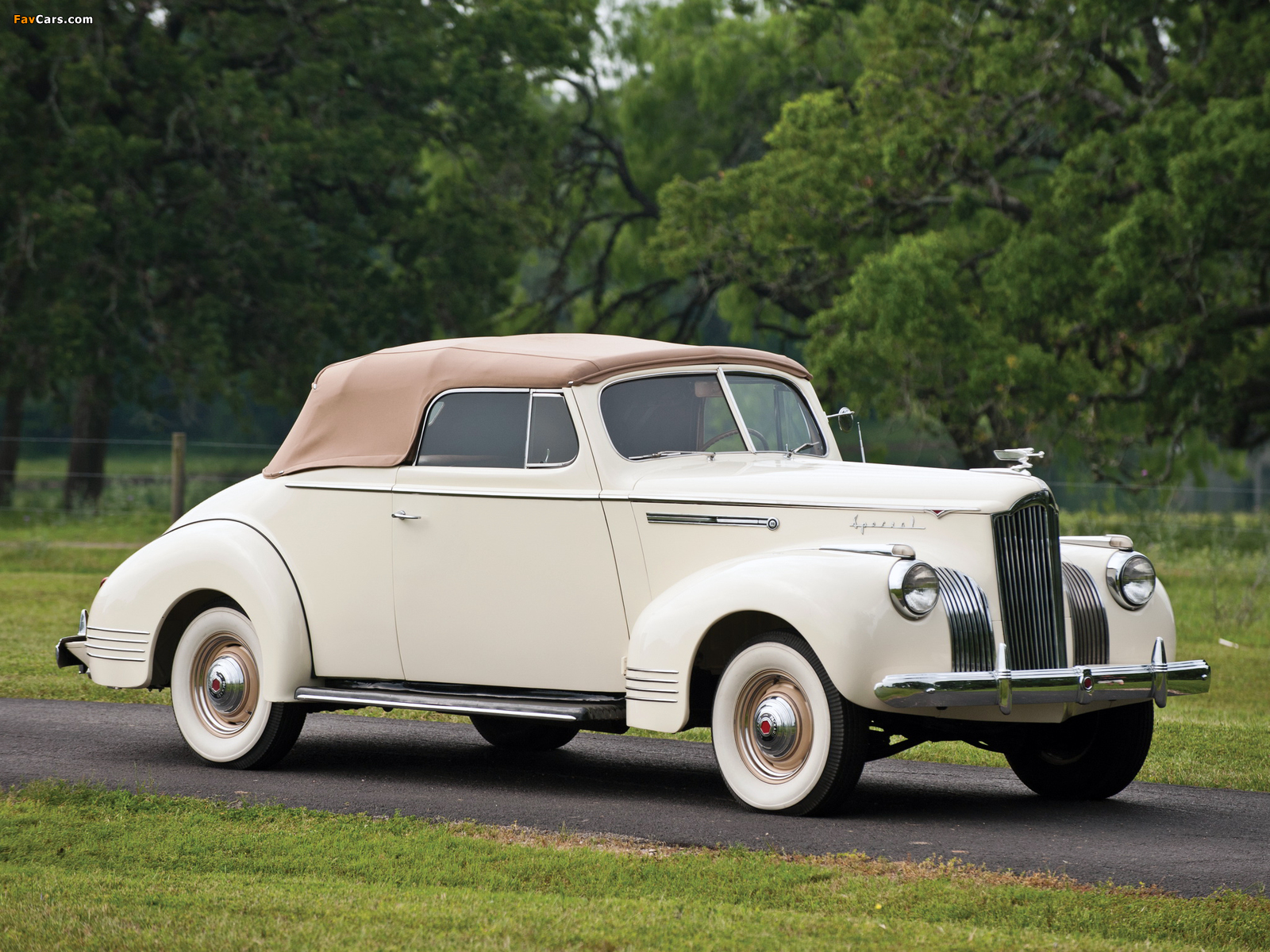 Images of Packard 110 Special Convertible (1900-1489DE) 1941 (1600 x 1200)