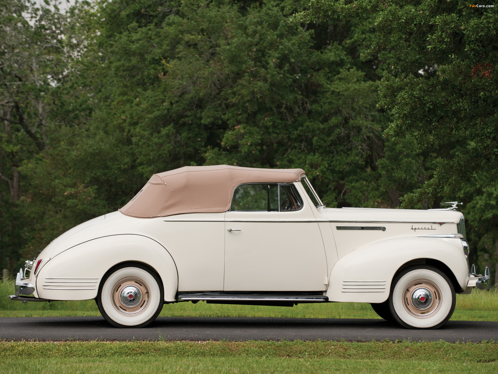 Images of Packard 110 Special Convertible (1900-1489DE) 1941 (2048 x 1536)