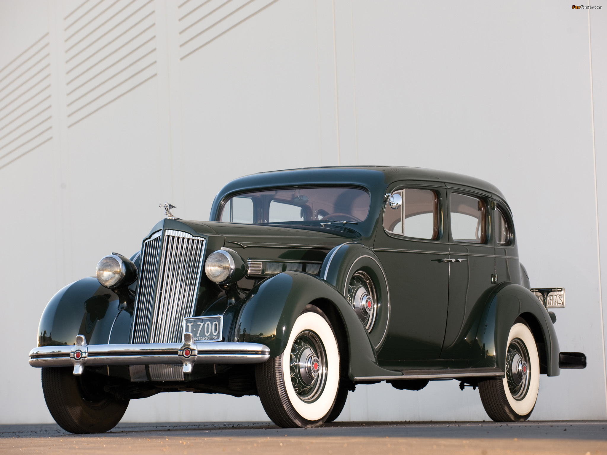 Images of Packard 120 Sedan 1936 (2048 x 1536)