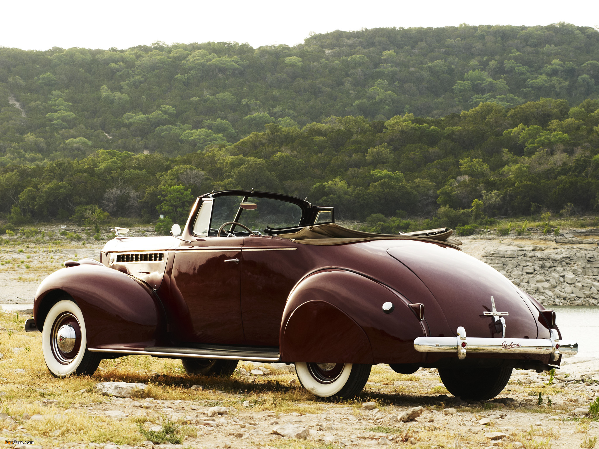 Images of Packard 120 Convertible Coupe 1940 (2048 x 1536)
