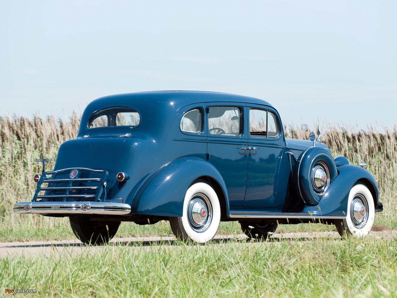 Packard 120 Deluxe Touring Sedan (120-CD 1092CD) 1937 wallpapers (1280 x 960)