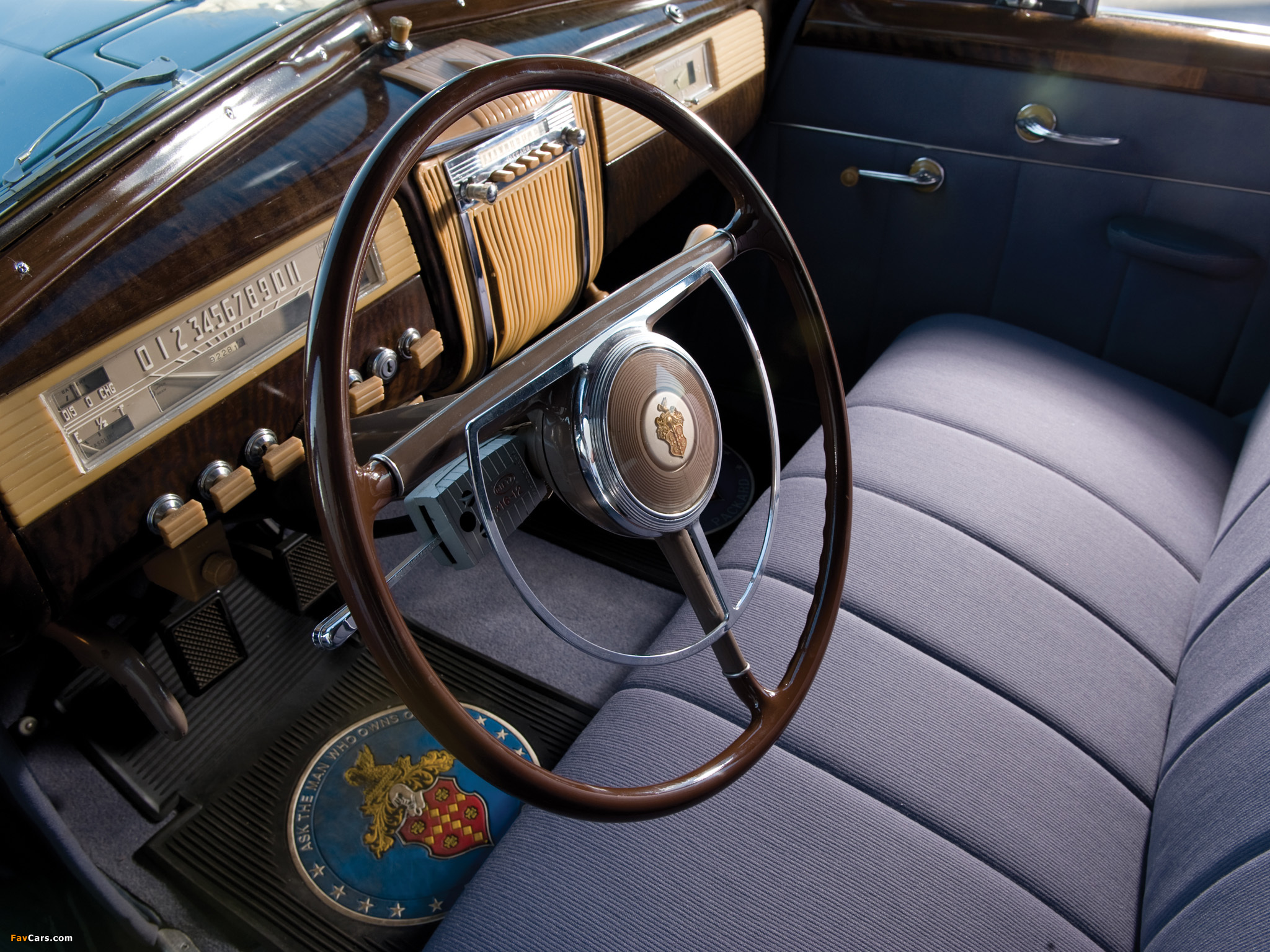 Packard 120 Touring Sedan 1941 images (2048 x 1536)
