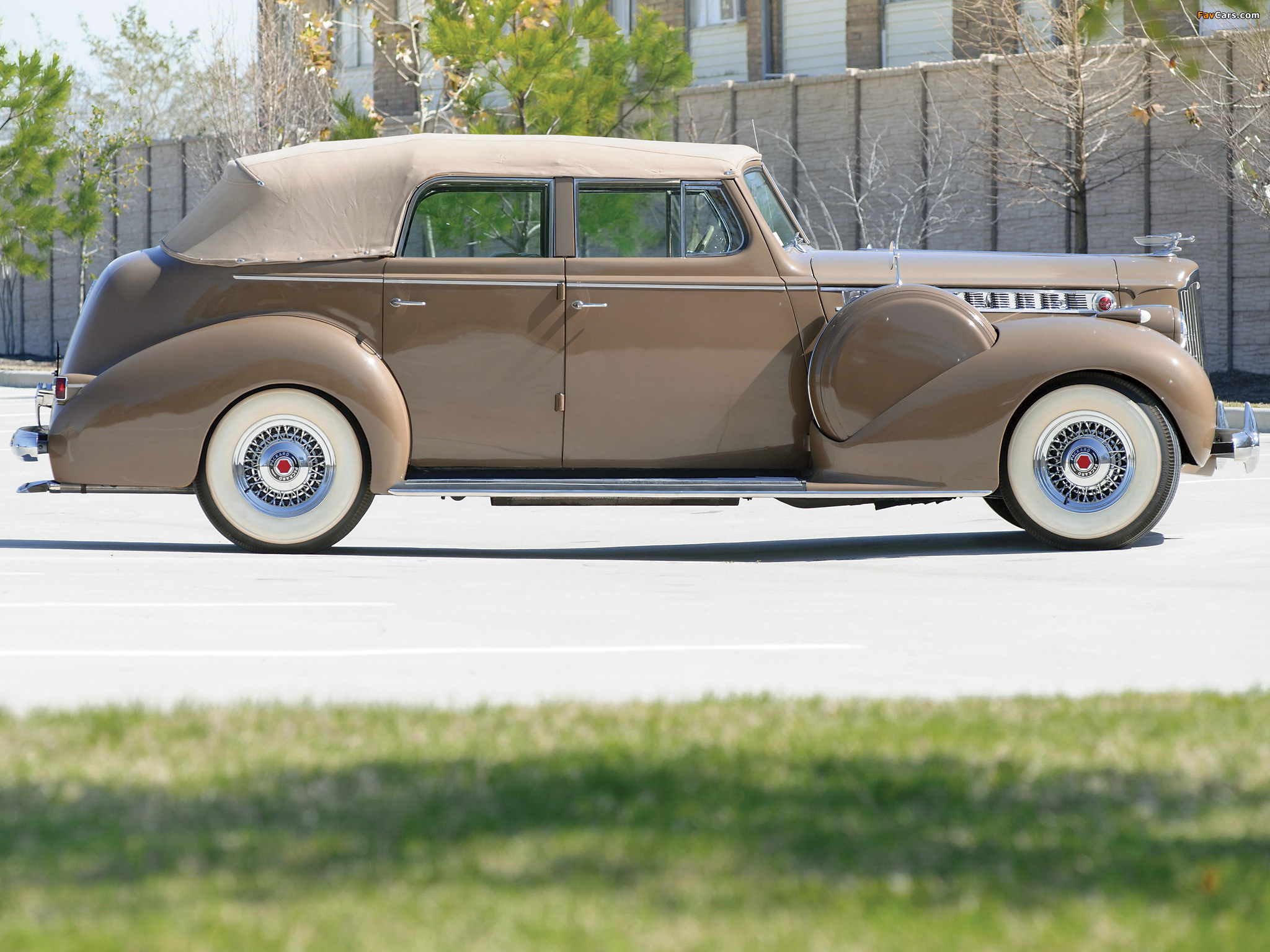 Pictures of Packard 160 Super Eight Convertible Sedan (1803-1377) 1940 (2048 x 1536)