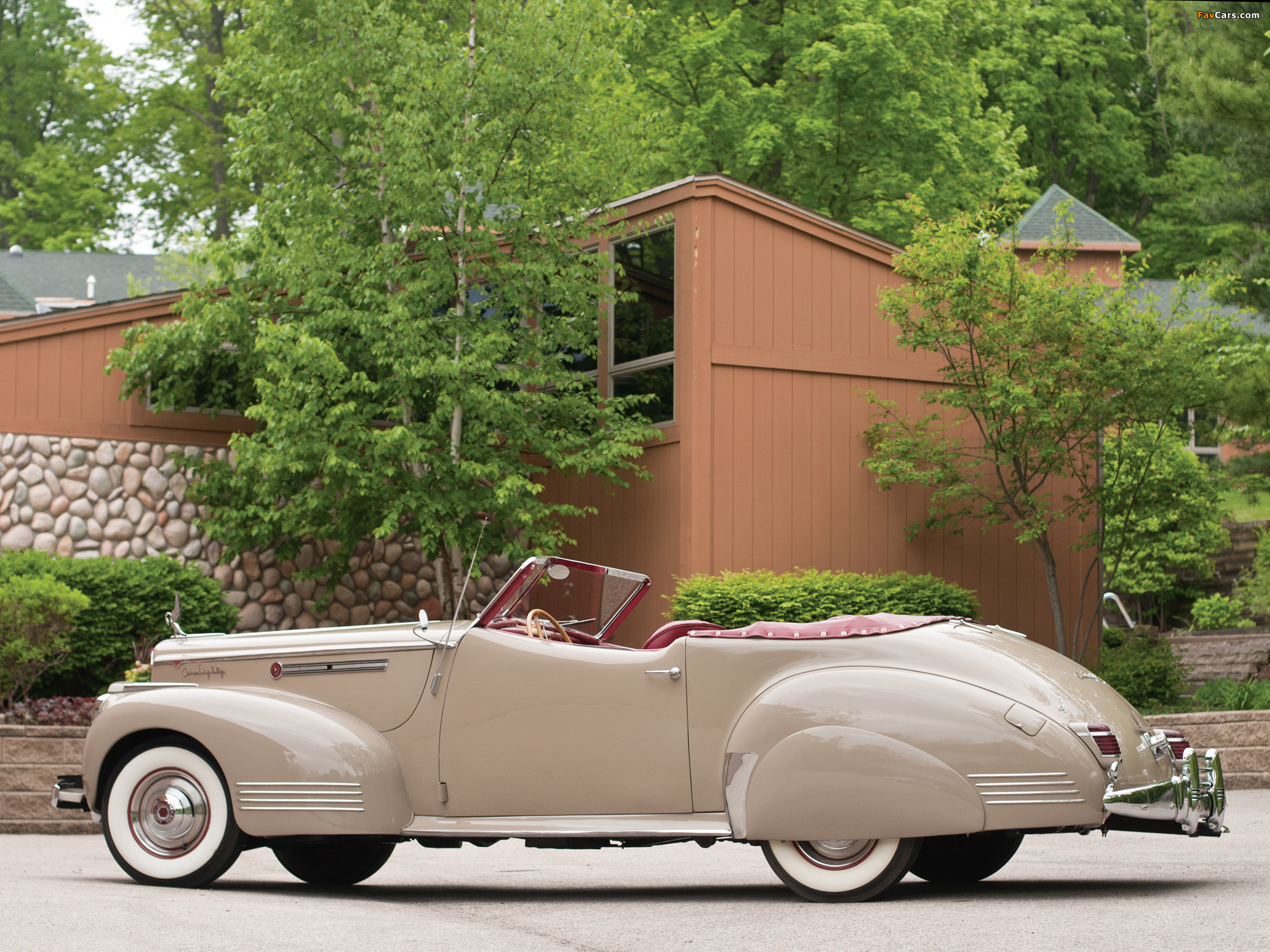 Images of Packard 180 Super Eight Convertible Victoria by Darrin (1906-1429) 1941 (2048 x 1536)