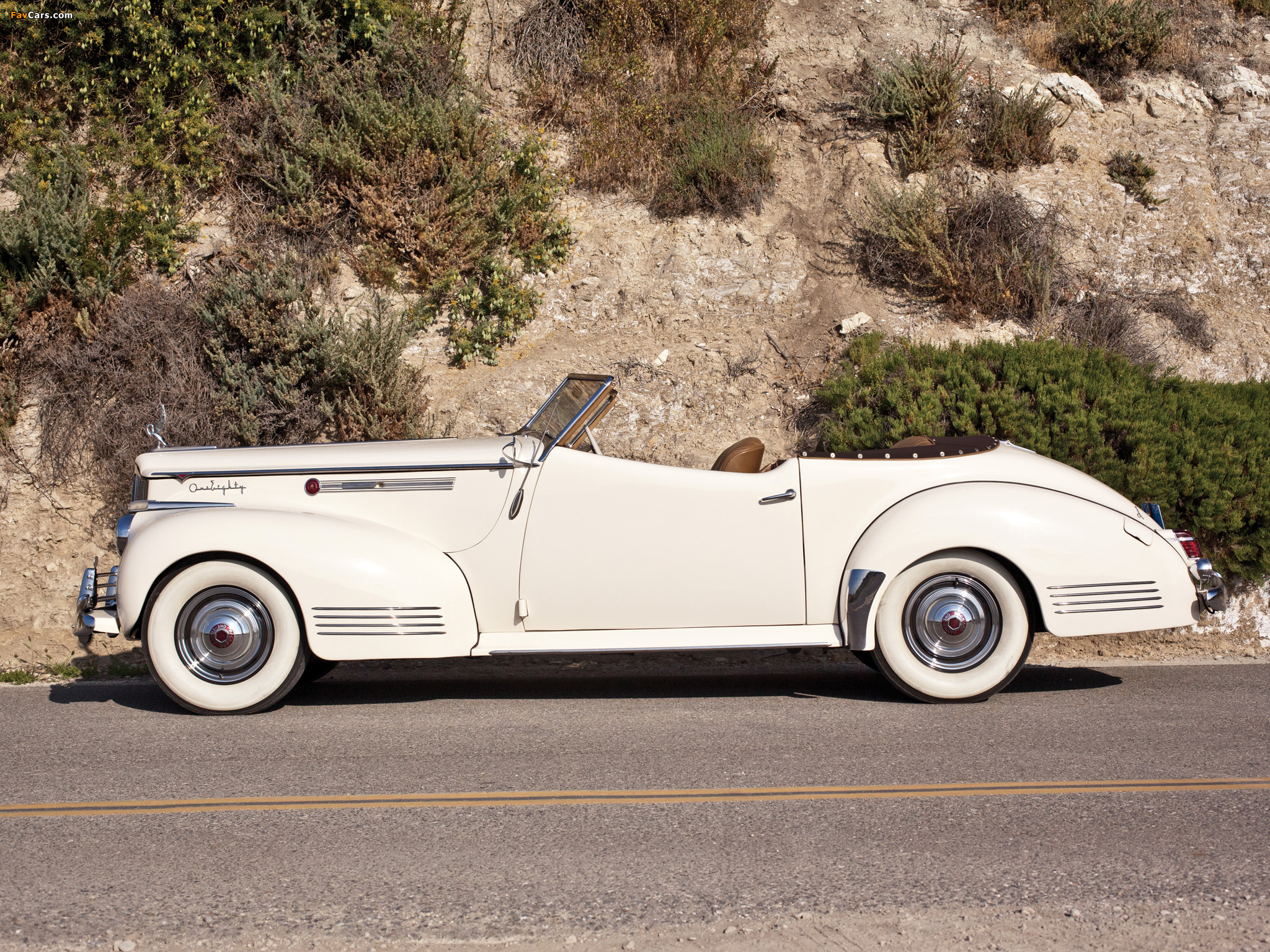 Images of Packard 180 Super Eight Convertible Victoria by Darrin (1906-1429) 1941 (2048 x 1536)