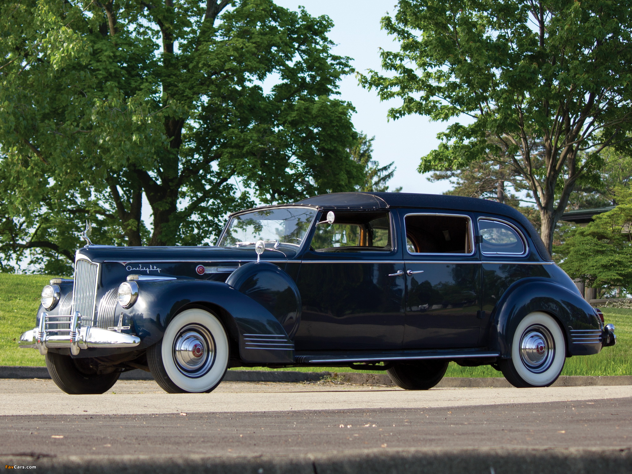 Photos of 1941 Packard 180 Custom Super Eight All-Weather Town Car by Rollston (1908-795) 1940–41 (2048 x 1536)