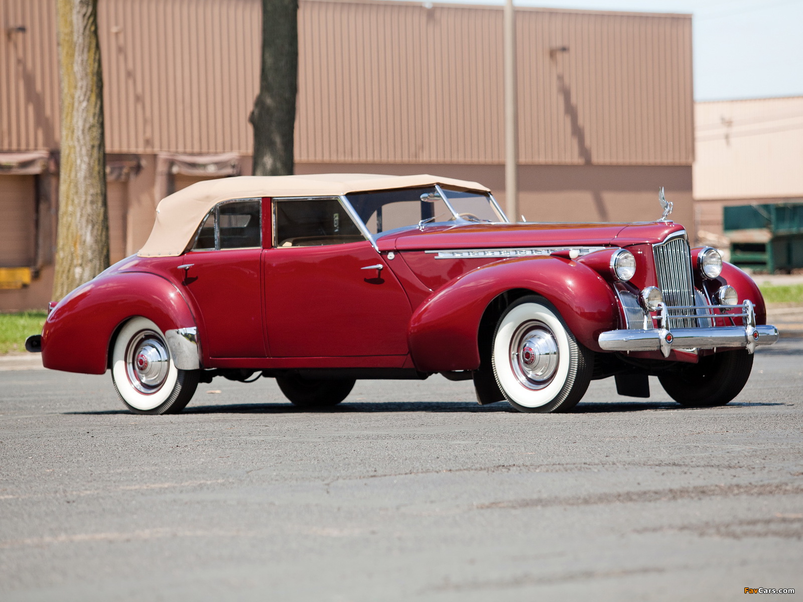 Pictures of Packard 180 Custom Super Eight Convertible Sedan by Darrin (1807-710) 1940 (1600 x 1200)