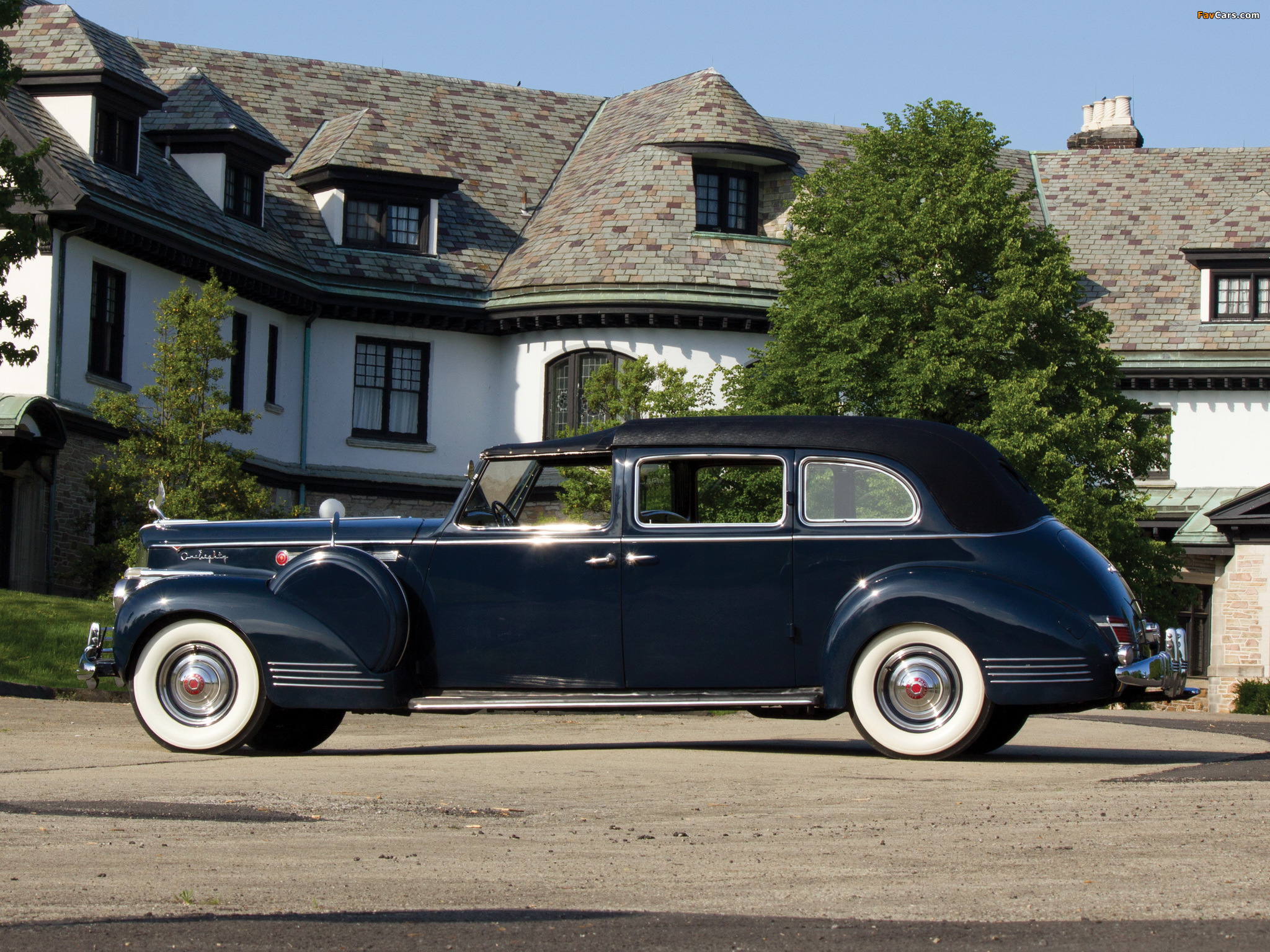 Pictures of 1941 Packard 180 Custom Super Eight All-Weather Town Car by Rollston (1908-795) 1940–41 (2048 x 1536)