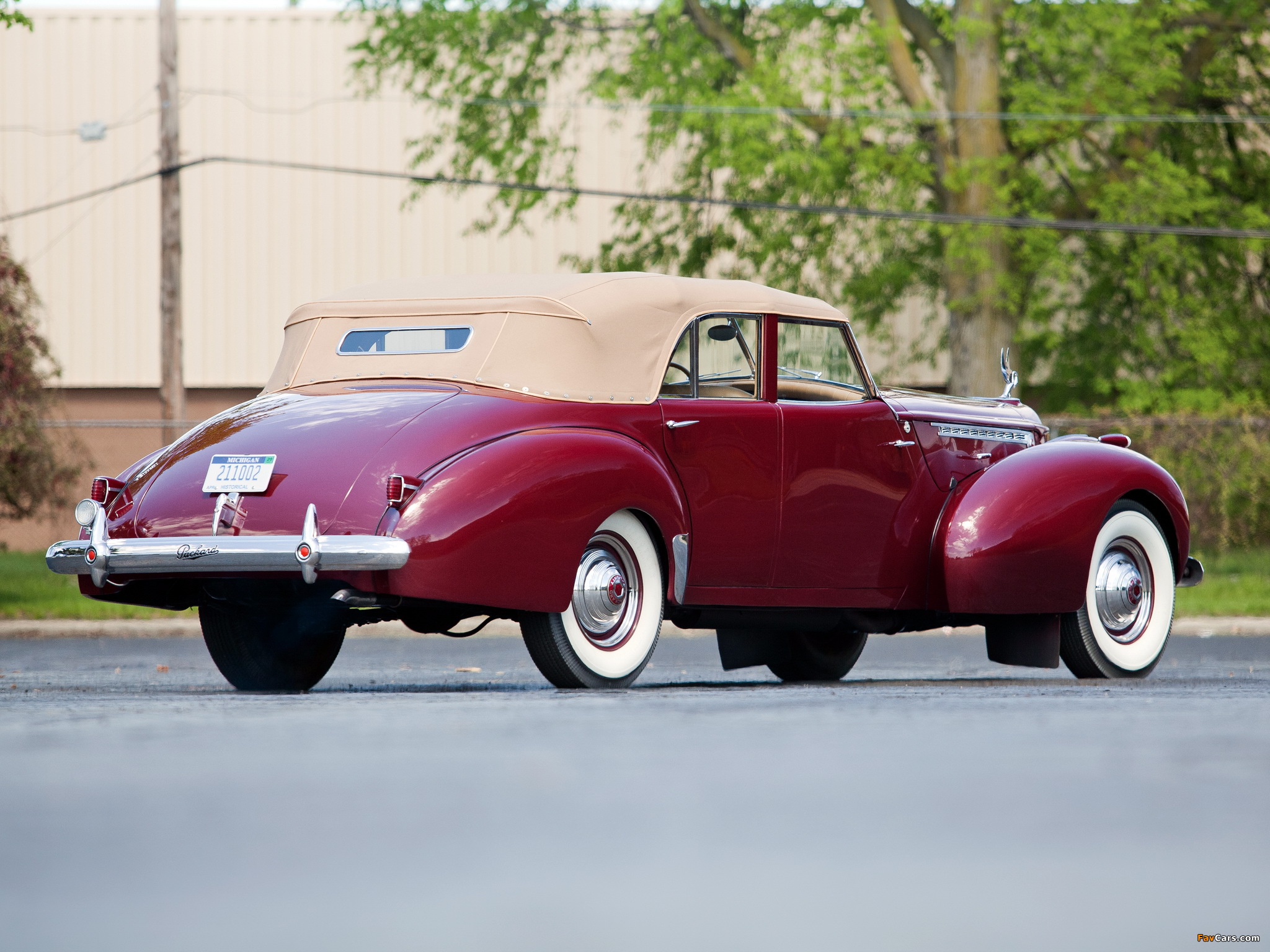 Pictures of Packard 180 Custom Super Eight Convertible Sedan by Darrin (1807-710) 1940 (2048 x 1536)