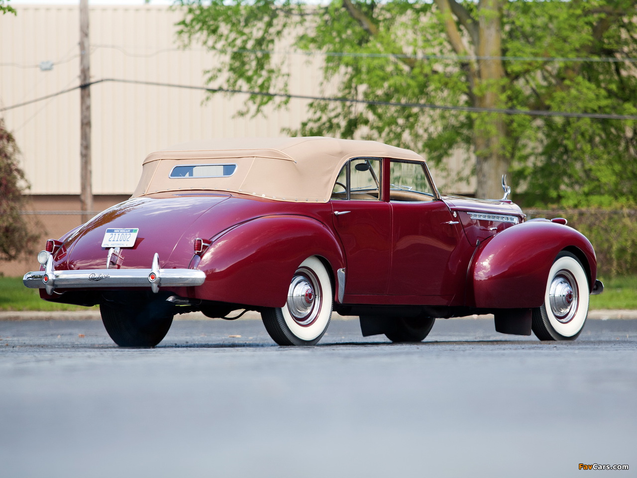Pictures of Packard 180 Custom Super Eight Convertible Sedan by Darrin (1807-710) 1940 (1280 x 960)