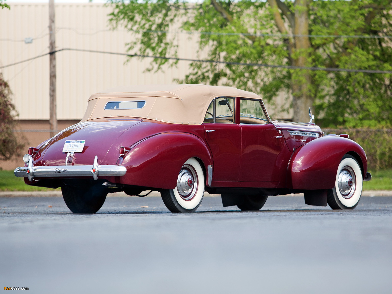 Pictures of Packard 180 Custom Super Eight Convertible Sedan by Darrin (1807-710) 1940 (1600 x 1200)