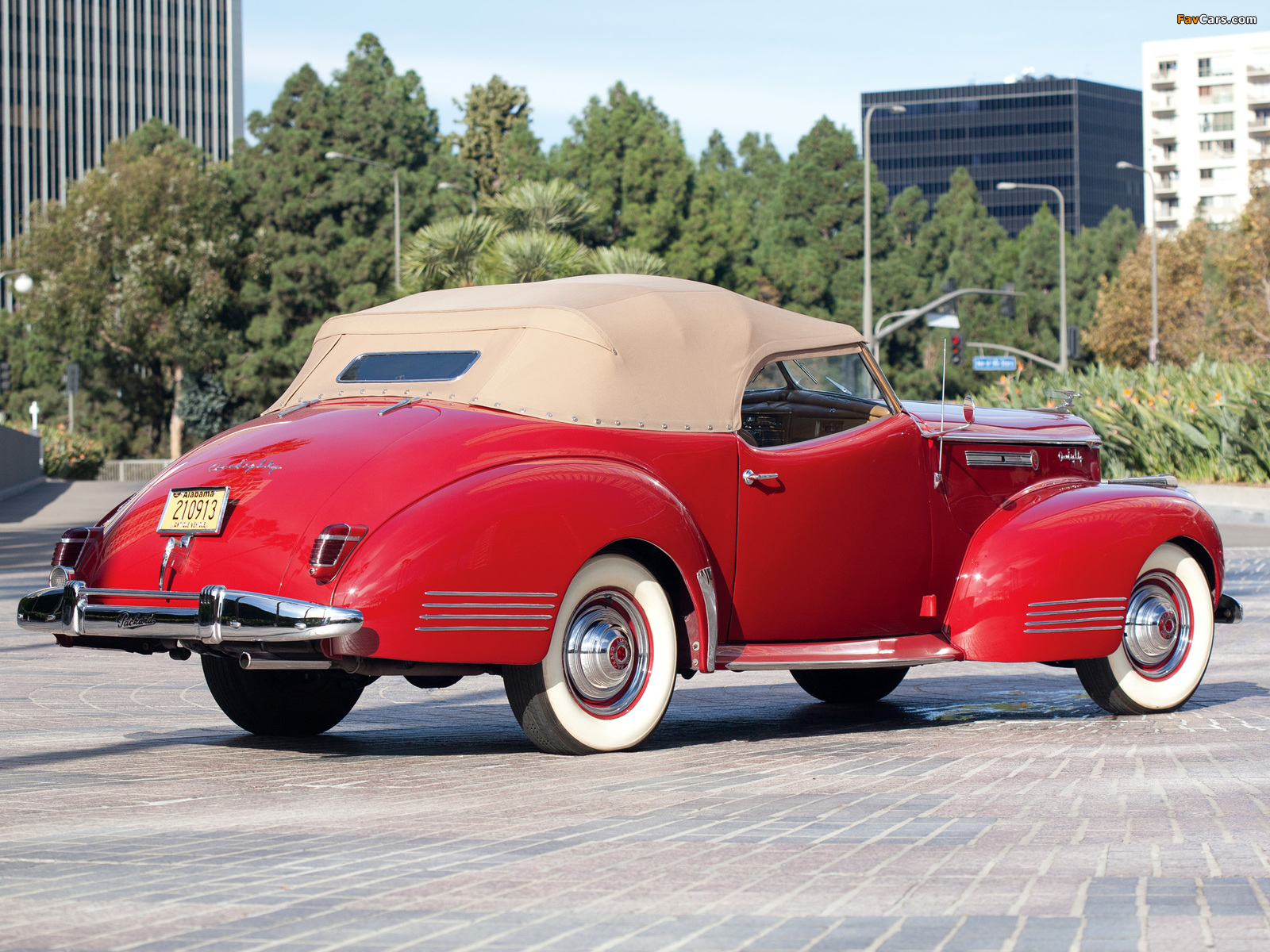 Pictures of Packard 180 Super Eight Convertible Victoria by Darrin (1906-1429) 1941 (1600 x 1200)