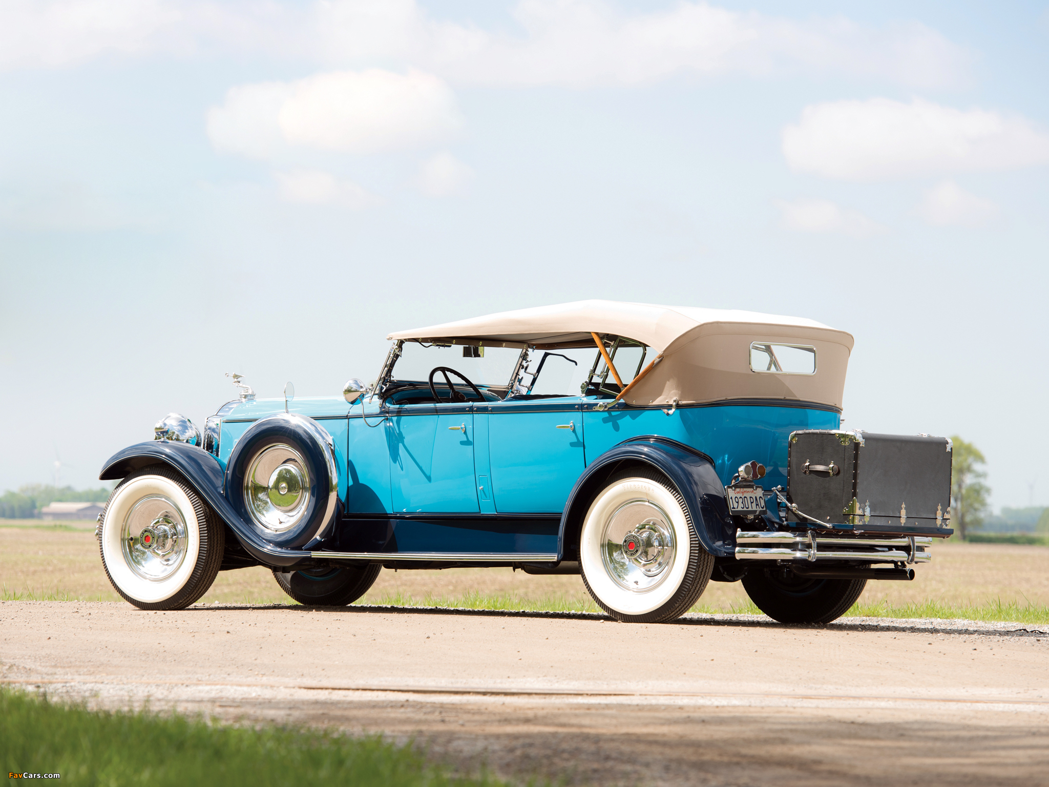 Images of 1930 Packard Custom Eight Sport Phaeton (740-441) 1929–30 (2048 x 1536)