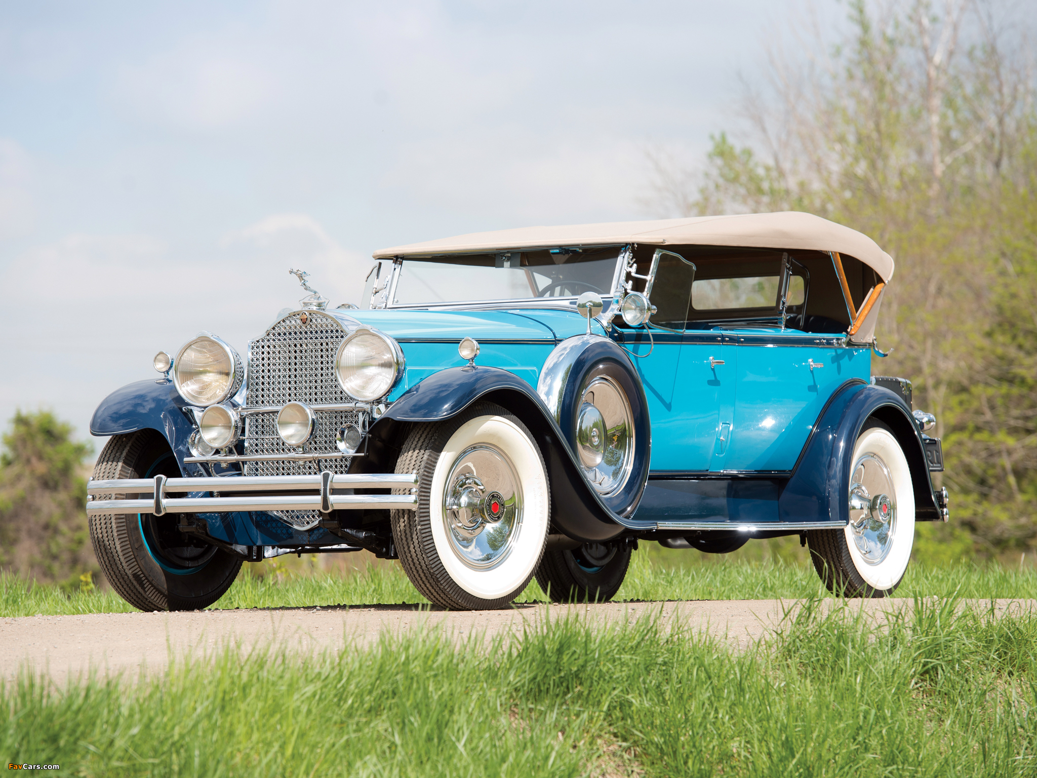 Photos of 1930 Packard Custom Eight Sport Phaeton (740-441) 1929–30 (2048 x 1536)