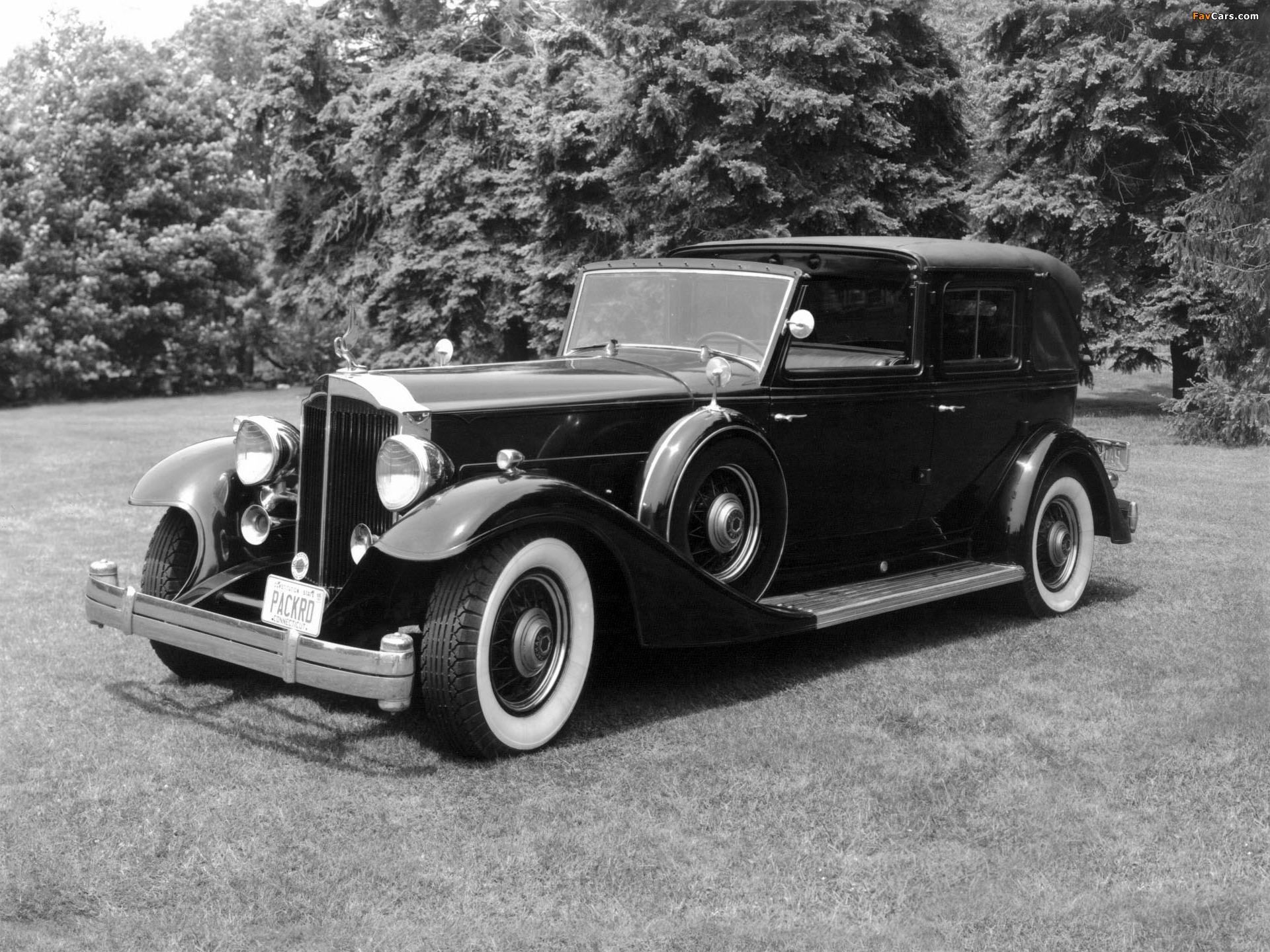 Packard Custom Twelve Town Car Landaulet by LeBaron (1006-4003) 1933 wallpapers (1920 x 1440)
