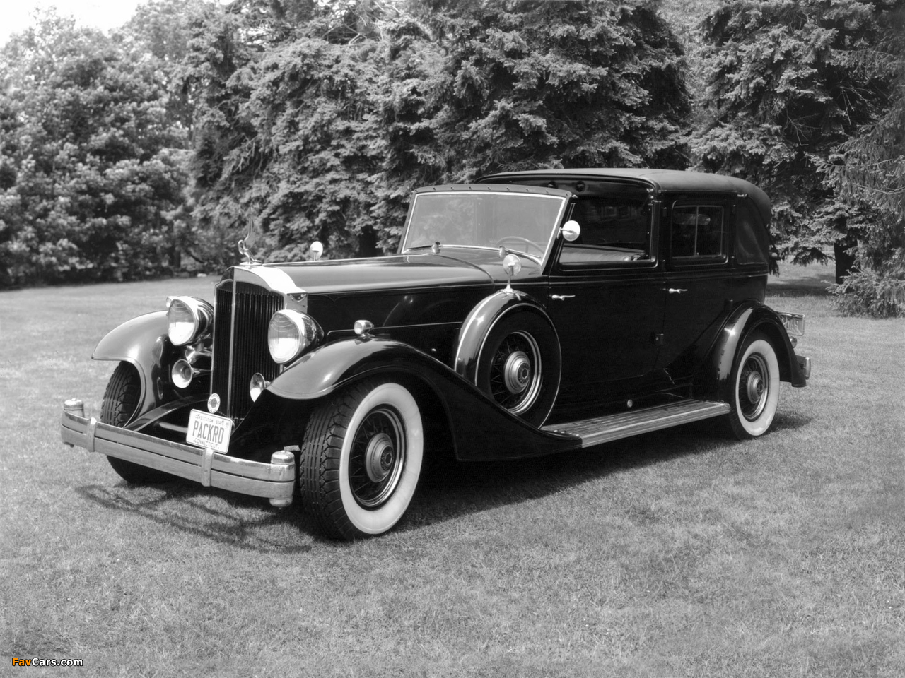 Packard Custom Twelve Town Car Landaulet by LeBaron (1006-4003) 1933 wallpapers (1280 x 960)