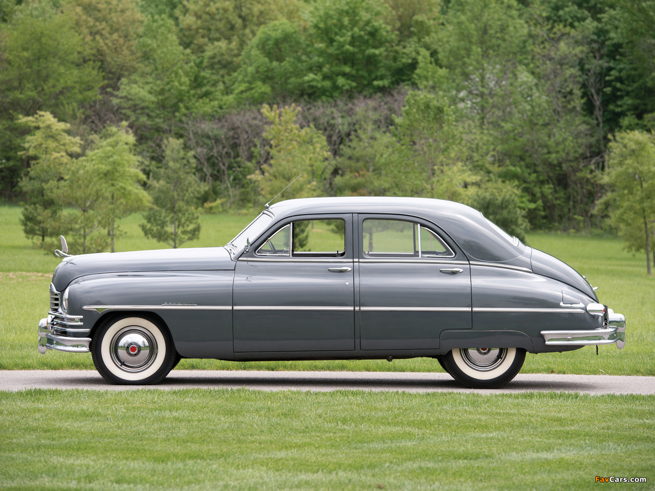 Images of Packard Deluxe Eight Touring Sedan 1949 (1280 x 960)