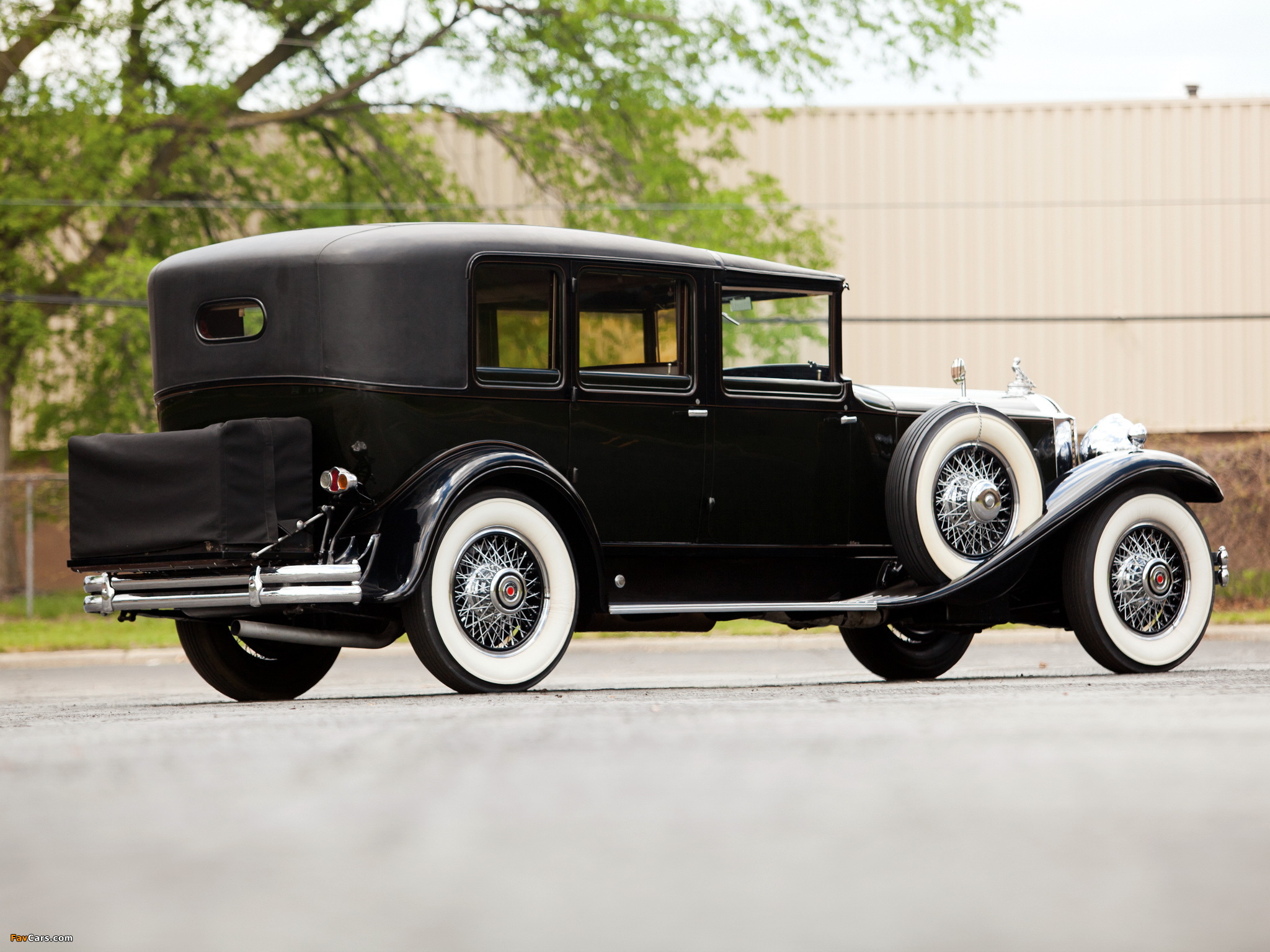 1930 Packard Deluxe Eight All-Weather Town Car by LeBaron (745) images (2048 x 1536)