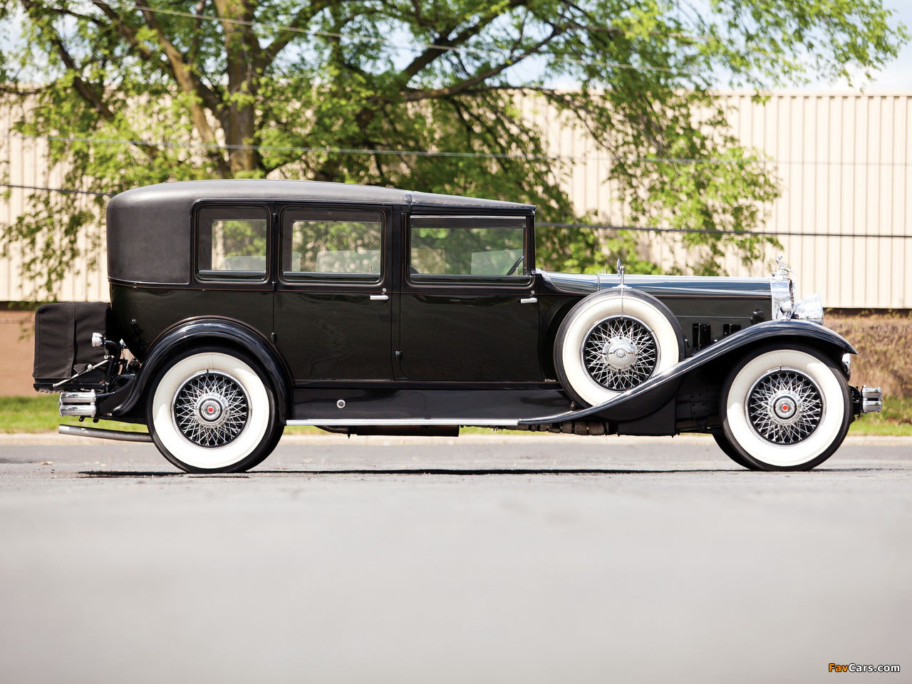 Photos of 1930 Packard Deluxe Eight All-Weather Town Car by LeBaron (745) (1280 x 960)