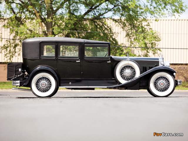 Photos of 1930 Packard Deluxe Eight All-Weather Town Car by LeBaron (745) (640 x 480)