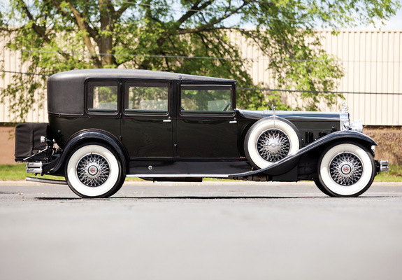 Photos of 1930 Packard Deluxe Eight All-Weather Town Car by LeBaron (745)