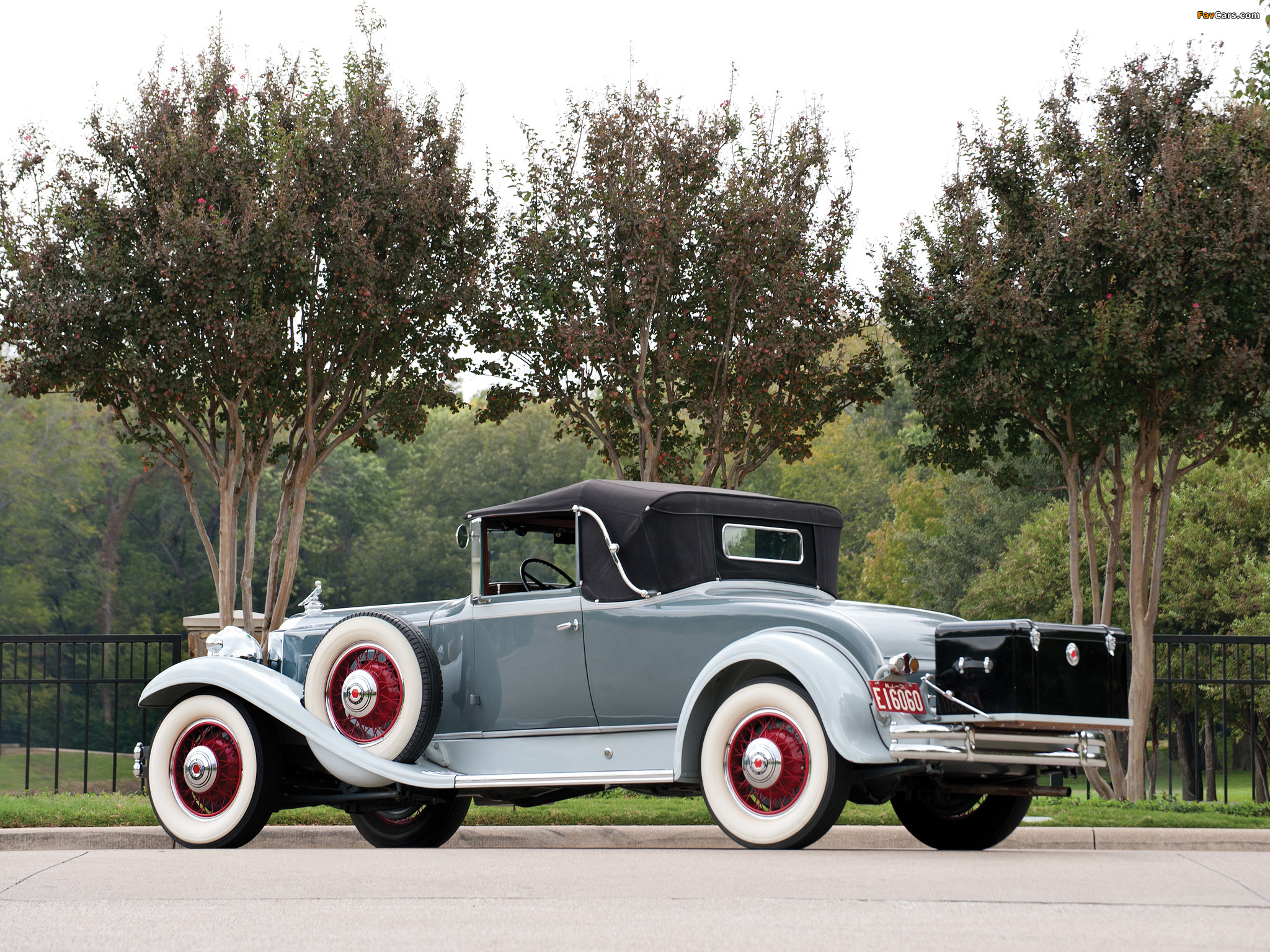 Pictures of Packard Deluxe Eight Convertible Coupe (840-479) 1931 (2048 x 1536)
