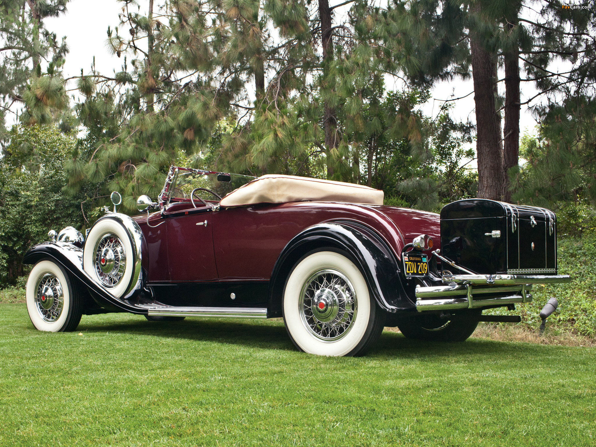 Pictures of Packard Deluxe Eight Roadster (840-472) 1931 (2048 x 1536)