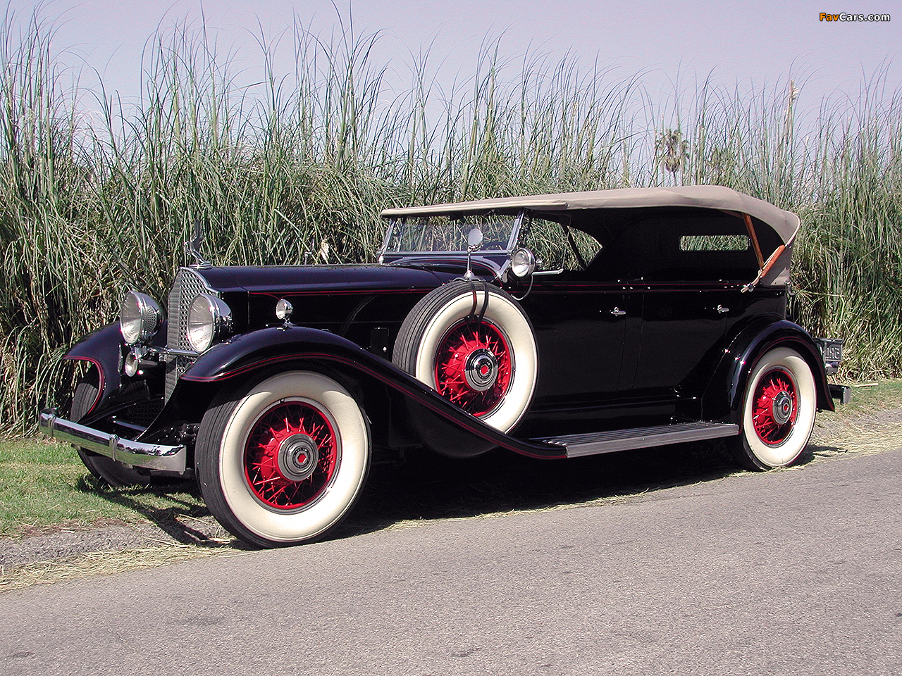 Images of Packard Eight Phaeton (902) 1932 (1280 x 960)